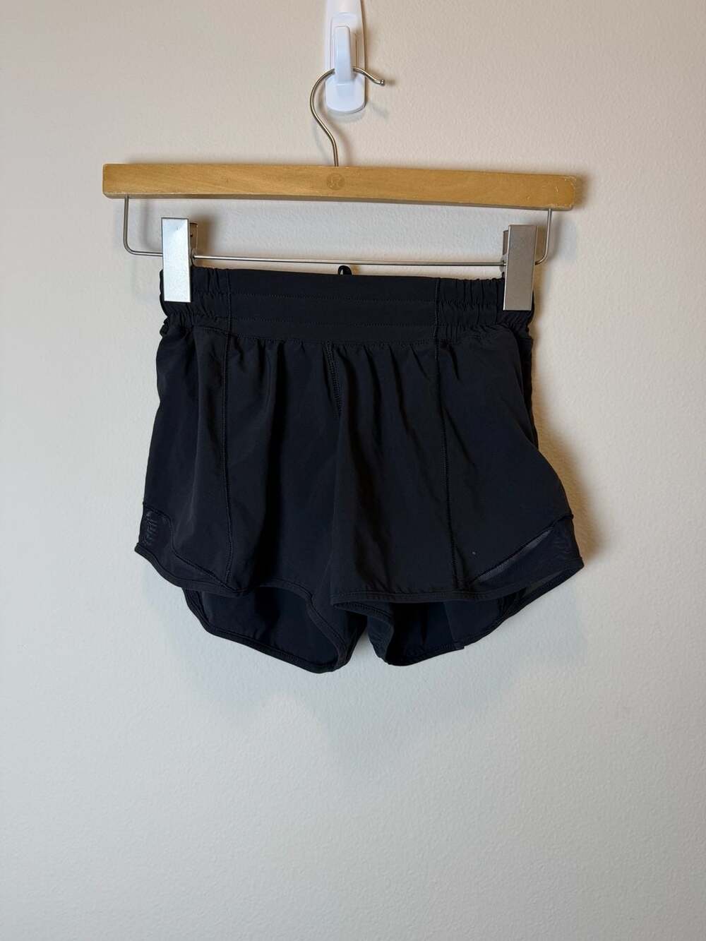 Lululemon Hotty Hot Mesh-Paneled Low-Rise Shorts Black Size 2